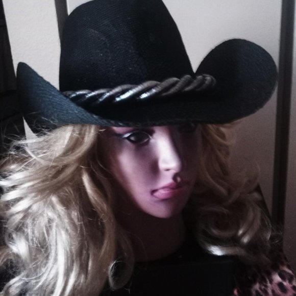 Ladies, The COWGIRL Look is back! Get your Hat today!